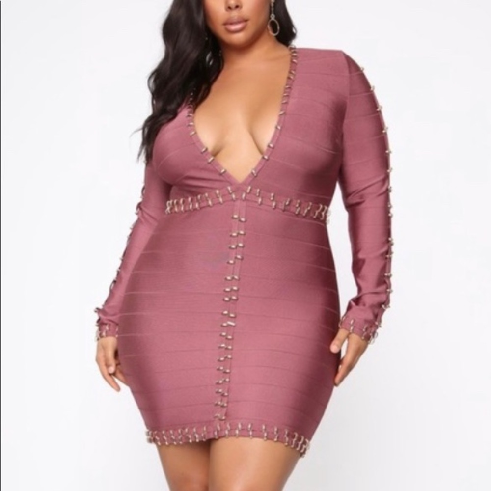 2X Fashionnova bandage dress! Great for winter looks!